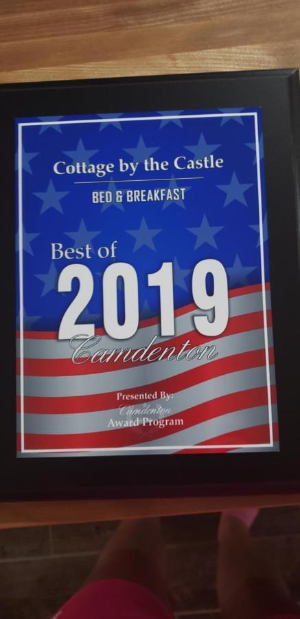 Cottage By The Castle Camdenton Exterior foto
